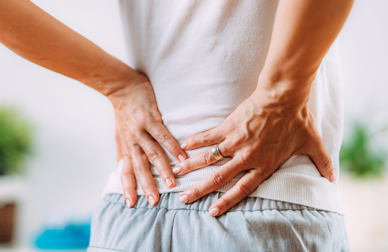 慢性腰痛の原因と改善方法：効果的なストレッチと生活習慣